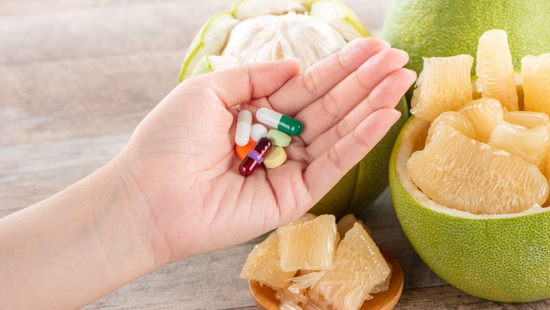 柚子不能和降血脂藥一起吃！藥品、水果的「綜合禁忌吃法」，三招秒懂