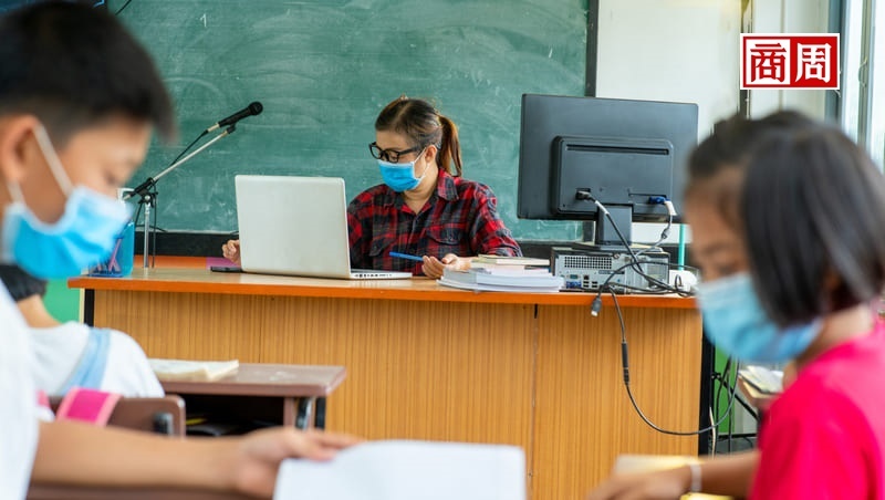 12歲以下兒童不能打疫苗，先進國家如何防堵「開學染疫潮」？