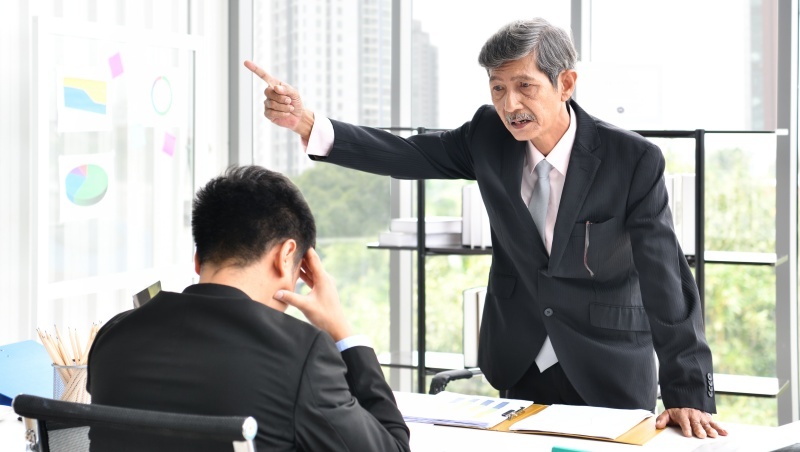 當你說出「不會先想想嗎？」，勢必跟年輕部屬越離越遠