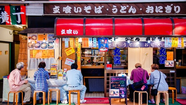 只花百元用餐 餐廳卻全員出來鞠躬道謝 日本富豪的致富觀點 非讀book 商周