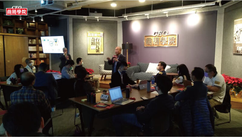 盯著競爭者，小心贏了對手輸了時代