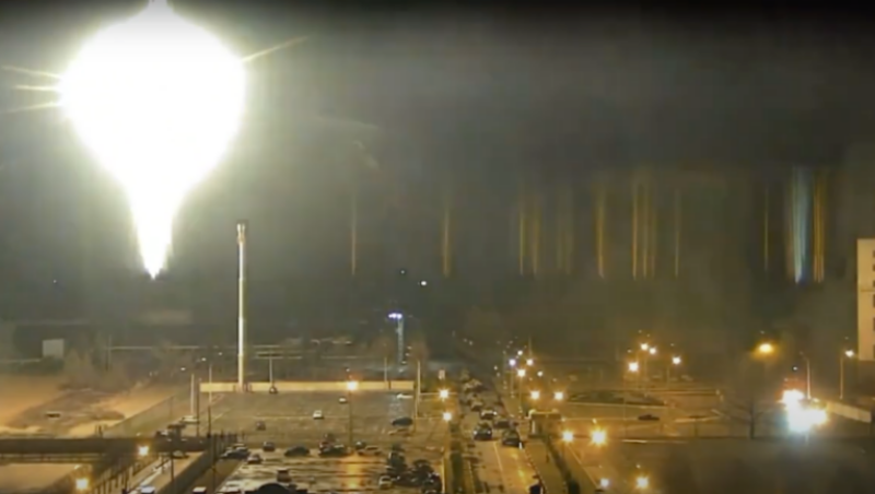 另類核武攻擊...俄軍炮轟烏克蘭「歐洲最大核電廠」，起火畫面引恐慌