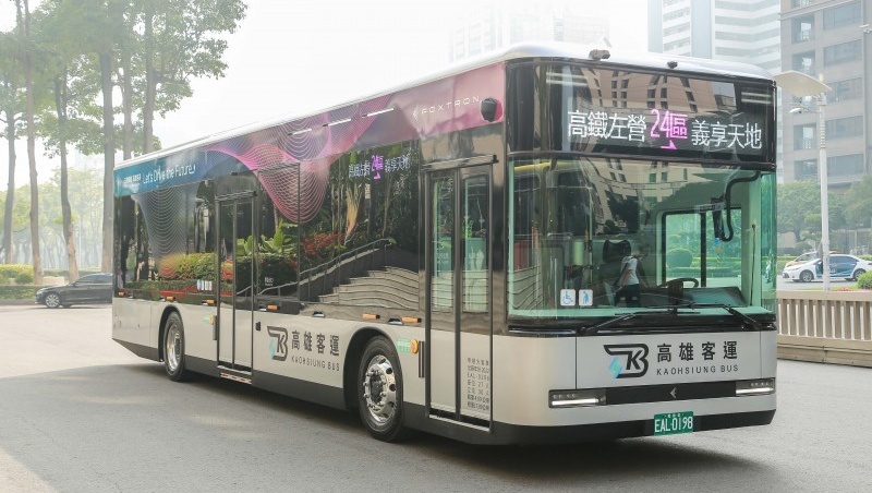 鴻海電動巴士在高雄落地！為何不直接造車，要先「做巴士」？