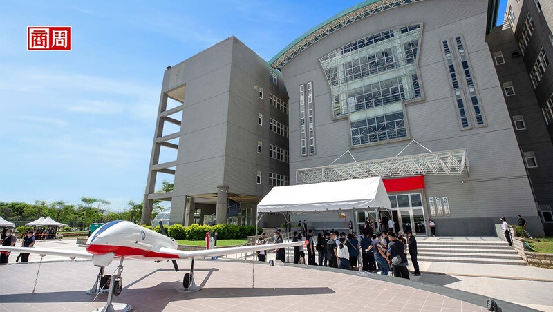 美國軍火商也組團來，22兆軍工商機湧進台灣！揭密阿里山下無人機聚落、屏東小軍艇搶單實錄