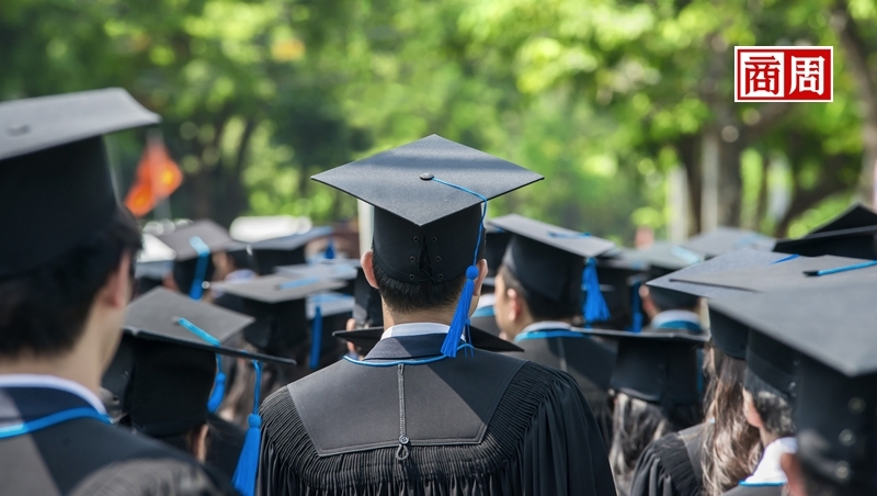 花錢念大學,卻賠錢!2成的人讀完大學,一生反而賺更少...「一招」解套