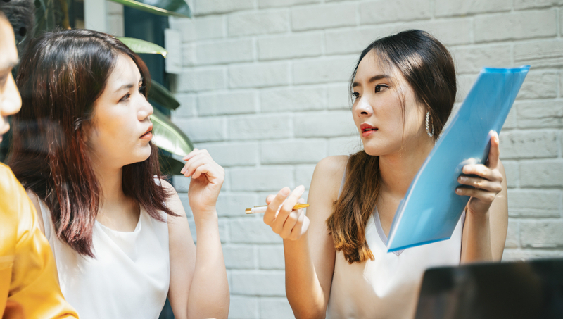 同事請你幫忙找合約、說他need it yesterday,意思不是「昨天就要」