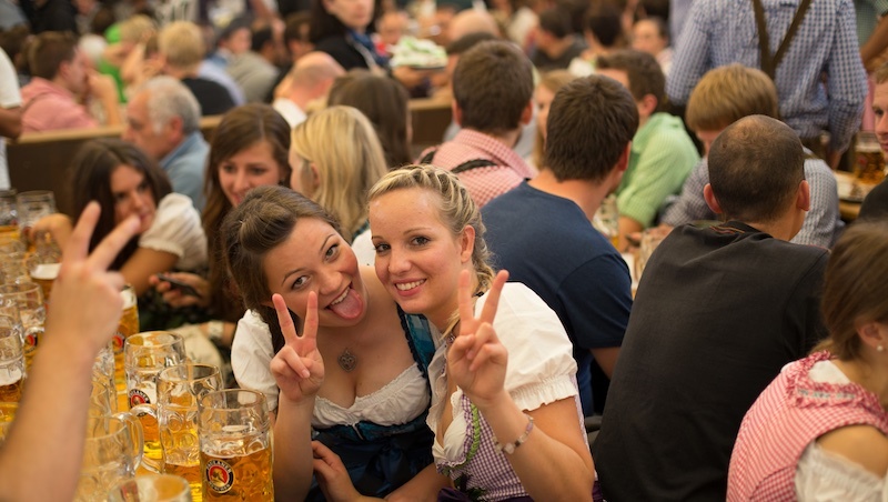 2023慕尼黑啤酒節》2週吃掉50萬雞太浪費？改推超貴「永續雞」