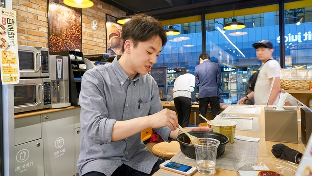 韓國年輕人開始節儉，不上餐廳、不叫外送，改開「便當派對」