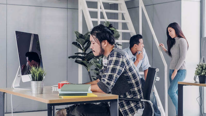 努力工作卻沒人願意教你?做3件事讓你更「值得教」