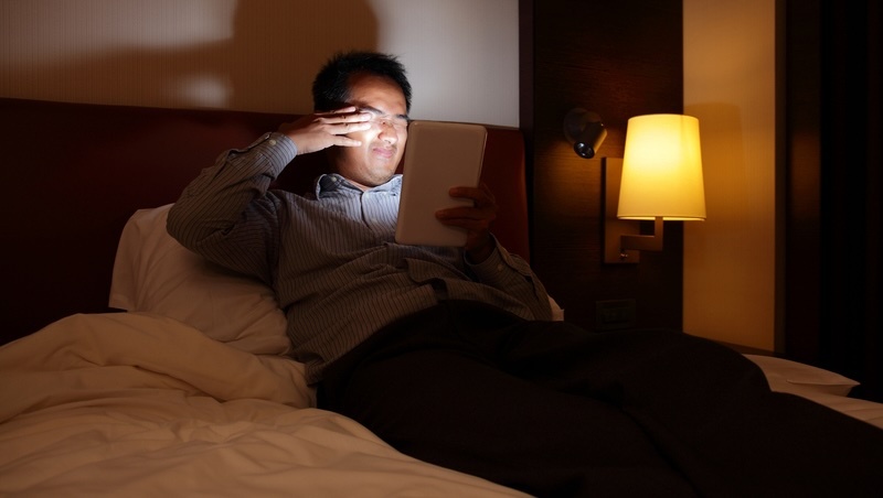 半夜2點賣出的人為什麼總是虧?投資賠錢不是運氣差,是你累了