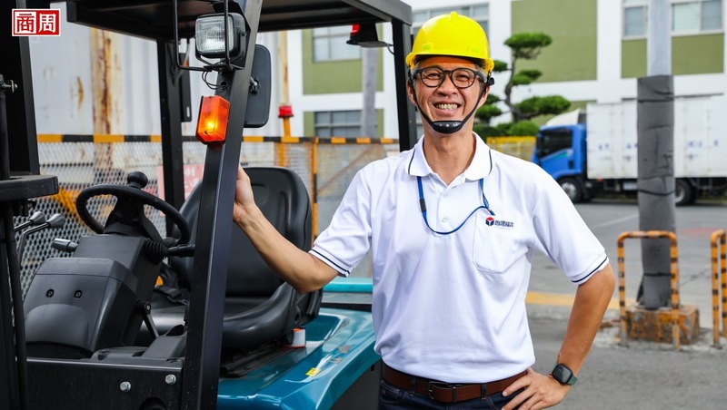前金鐘主持人，窮到在家找零錢⋯他40歲後爬出低谷：整理好自己，事情會變好的