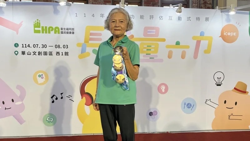 戰勝關節炎,88歲阿嬤世壯運跑步奪4金!她靠一招顧膝蓋、增肌力