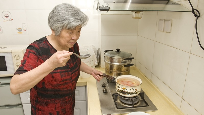 讓長輩退化最快的，不是肌少症，是居家配置讓人不敢站起來走動！