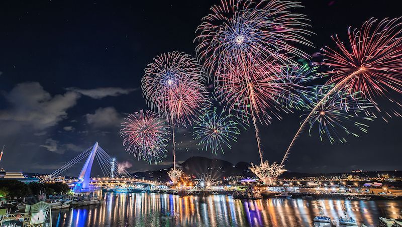2025淡水漁人碼頭煙火8/24壓軸場！施放時間、最佳觀賞點、交通方式一次看