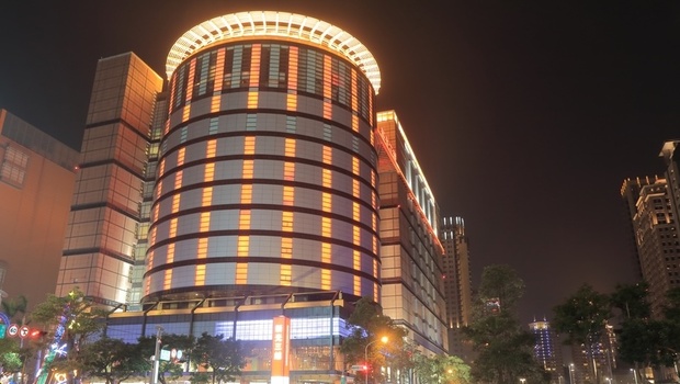 台中新光三越停業，為何讓當地人心碎？因電商無法取代這時刻！