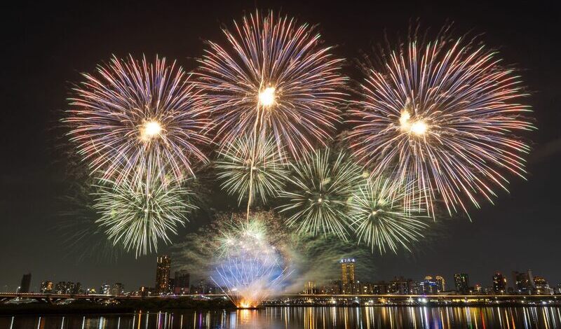 2025大稻埕煙火8/30壓軸！煙火時間、觀賞地點、演唱會、交通管制全攻略