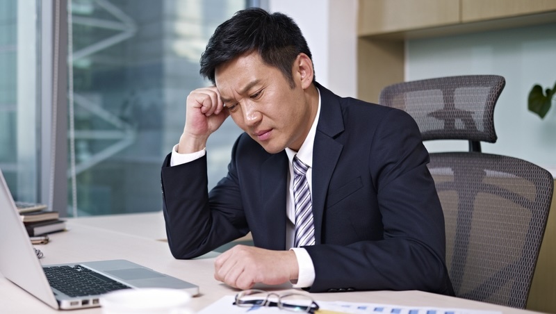 為什麼越想焦慮？學會這樣放下負面情緒，回到當下