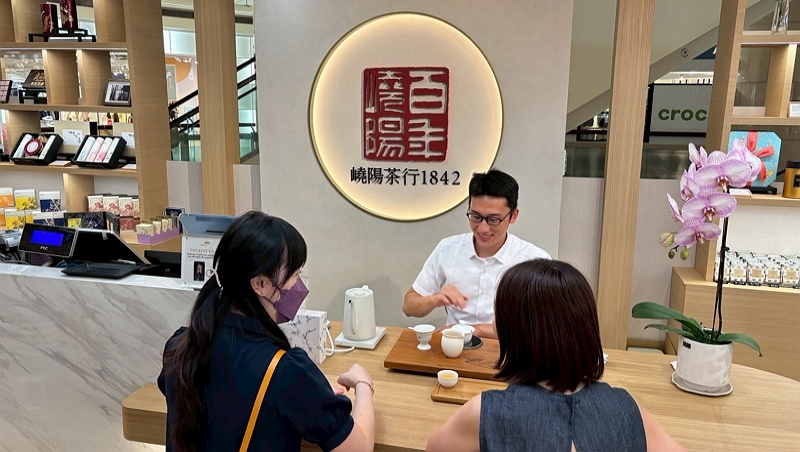 用三大特色打動人心 嶢陽茶行老闆分享贏得外國旅客的秘訣