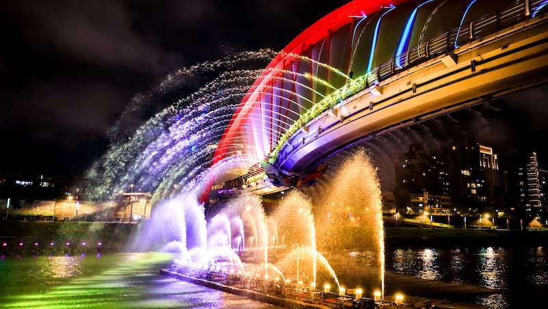 2025台北水舞嘉年華彩虹橋10/19最終場！時間場次、4大亮點、交通停車全攻略