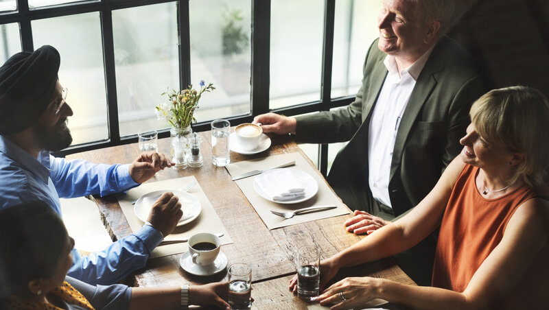 別再說「改天聊」！高情商人士都在用5句話結束對話，讓人更想和你保持聯繫