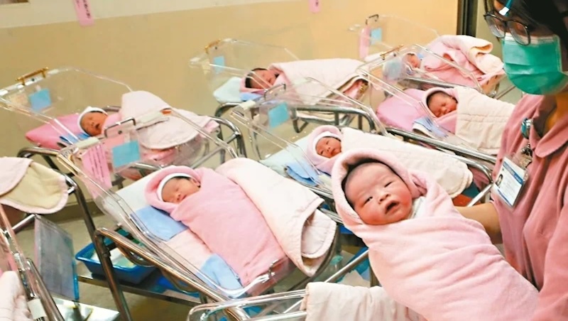 救救台灣生育率！政府加碼生育津貼、每胎補助10萬，「這時候」開始領