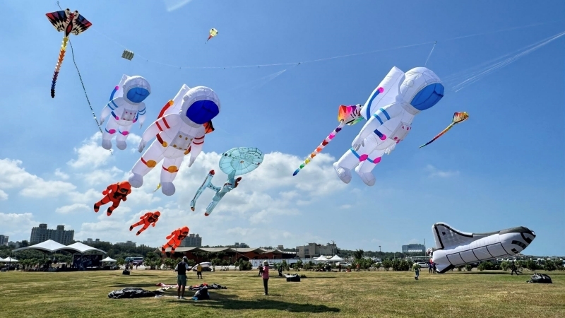 2025新竹國際風箏節10/3-5登場！巨型太空風箏、免費接駁、交通管制一次看