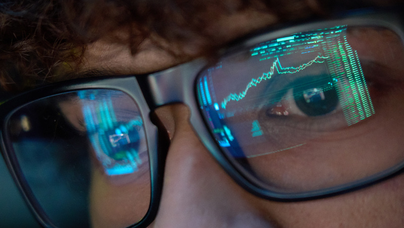 沒工作、沒背景，一夜賺進20億⋯27歲男子投資奇蹟的警世寓言