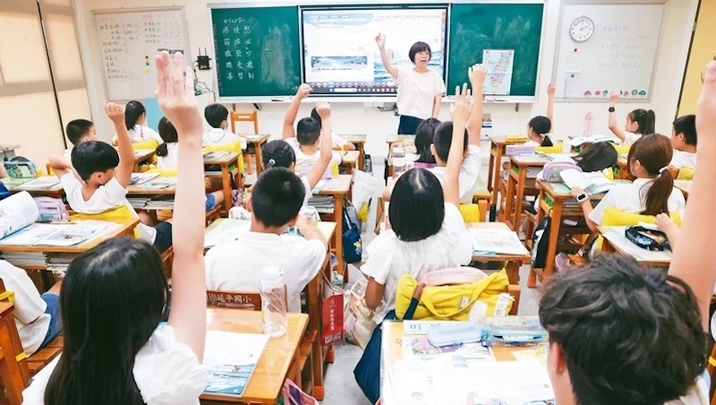十月快過完，小學還在徵老師！史上最嚴重師資荒來了