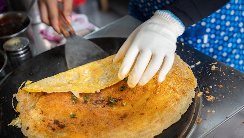 生意好也不擴張！退休阿姨靠一個小攤位，活出富足又踏實的人生