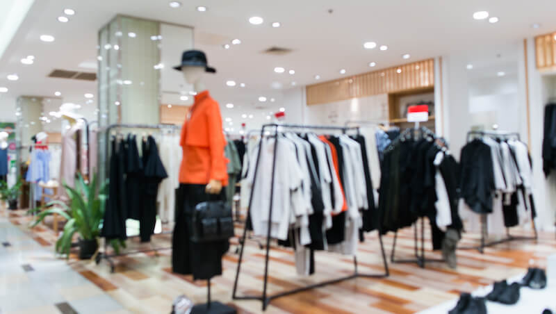 那位不說「好適合你」的店員，最後讓我花了一萬多元