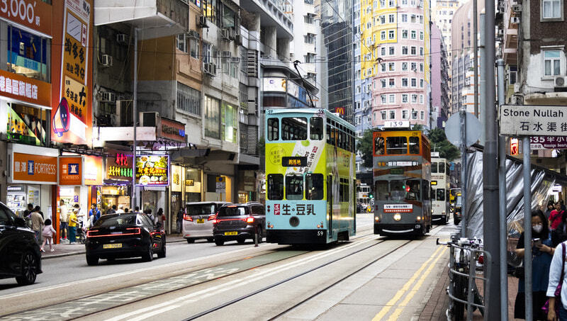 一家家老餐廳關門、IPO金額卻世界第一⋯直擊香港經濟的兩個極端