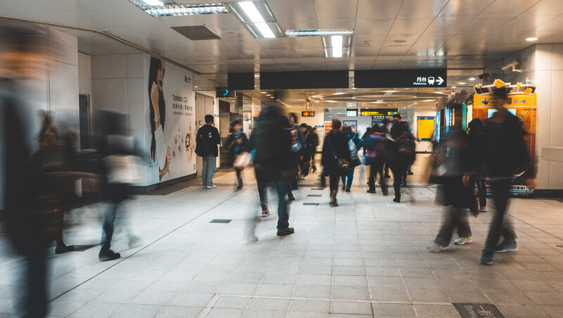 全年薪資中位數出爐！「這產業」110萬最高，電力燃氣供應業109萬居次