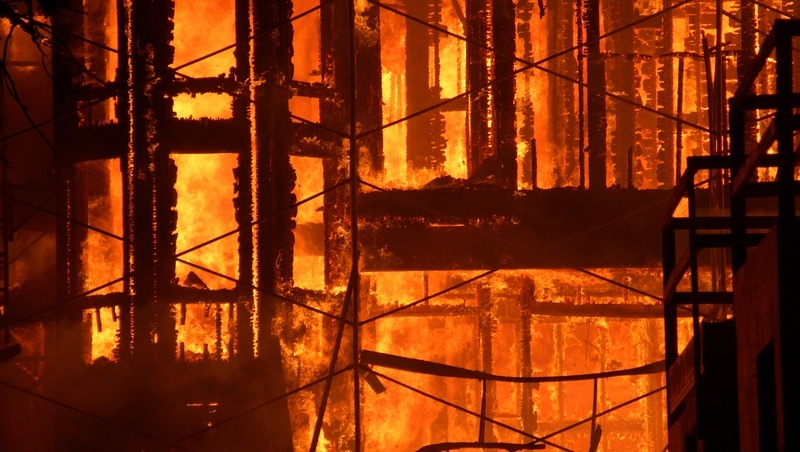 香港30年最嚴重火災！宏福苑累計44死，消防員揭外牆「不尋常」易燃物釀禍