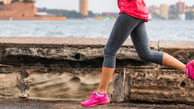 跑步反而傷膝蓋？1.5萬人研究揭曉：想改善膝關節退化，這項運動比吃藥更有效