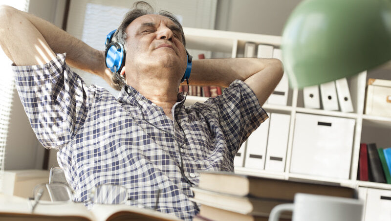 不是運動！澳洲研究：70歲後常做「這件事」失智風險降4成