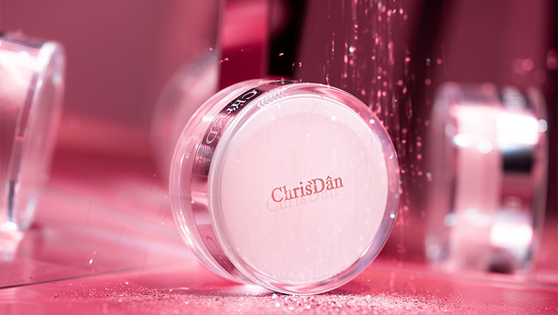 克莉絲丹「光采無瑕蜜粉」掀熱潮！創辦人陳丹逸：平價蜜粉也能邊上妝邊養膚！