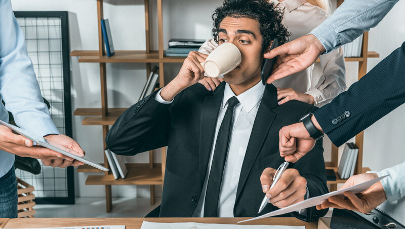 為何人們總是說很忙很累，卻害怕停下？研究揭：獨處比忙碌更讓人焦慮