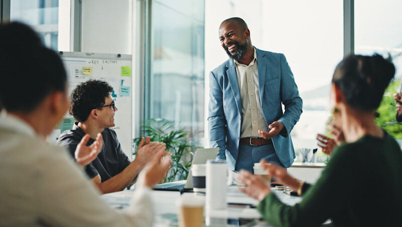 不是看誰辛苦，而是看誰「會做樣子」！能升遷的人都懂的3件事