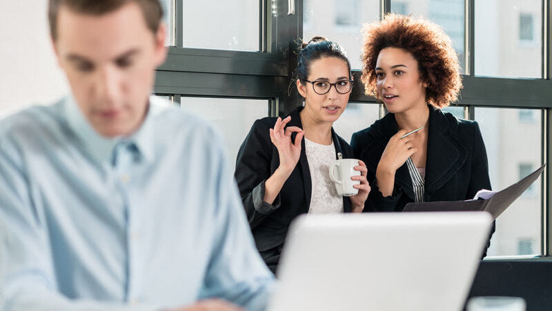 想和年輕同事好好相處？請戒掉這3句話