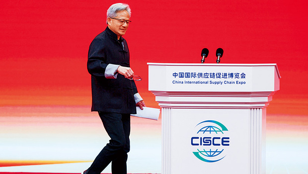 它的處境比蘋果還危險！黃仁勳變全球談判專家求生