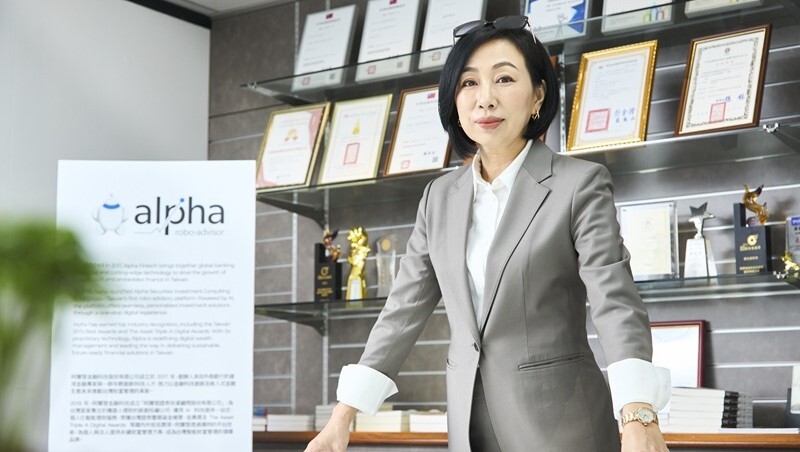 不用盯盤、擔心漲跌！金融女將的科技革命，打造企業「AI投資長」