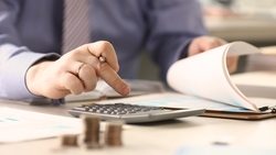 台灣真實薪情曝光！最新統計：薪資中位數僅3.8K，逾半數勞工月薪不到4萬