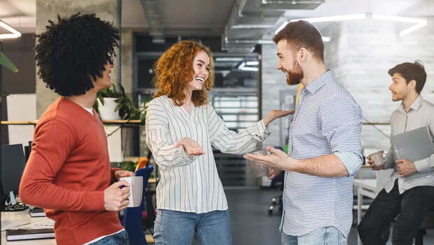 為什麼有些人一見面就讓人想靠近？他們靠後天努力，做對了3件事