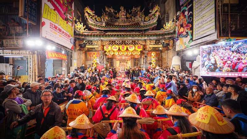 2025青山宮遶境》艋舺大拜拜12/9-11暗訪時間路線、交通管制、170周年活動攻略