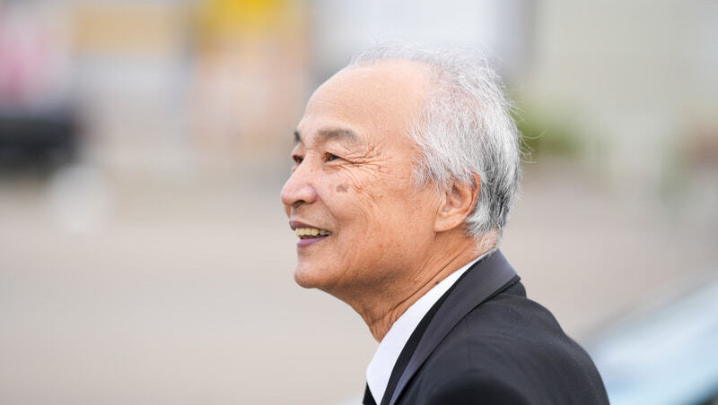 他一輩子省吃儉用存退休金，差點孤獨死的領悟：錢無法替代青春和時間