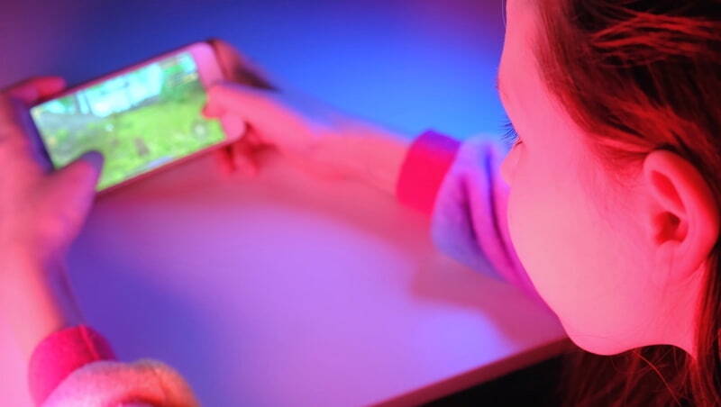 孩子越滑越空虛？法國學者談社群媒體背後的「注意力危機」