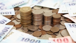 2025薪資漲幅創26年新高！數據揭殘酷真相：近7成上班族領不到平均月薪