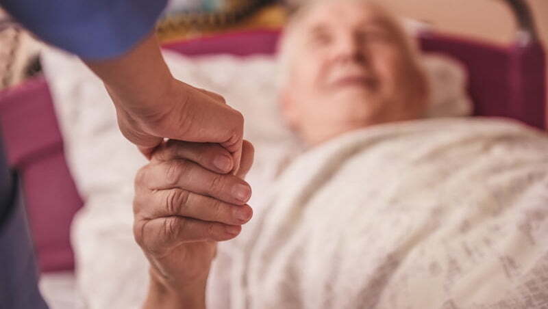 插管還是放手？校長爸爸離世前，給我的最後一堂課