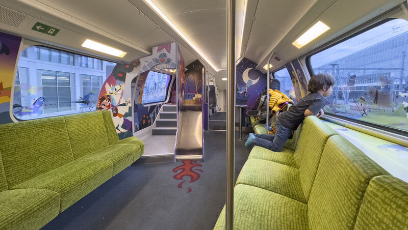 帶小孩搭車好焦慮？看瑞士如何打造「會說故事的車廂」，用設計化解家長壓力