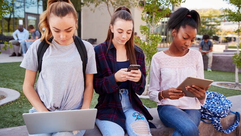 回家作業已死？生成式AI讓美教師放棄評分，重回紙筆考試